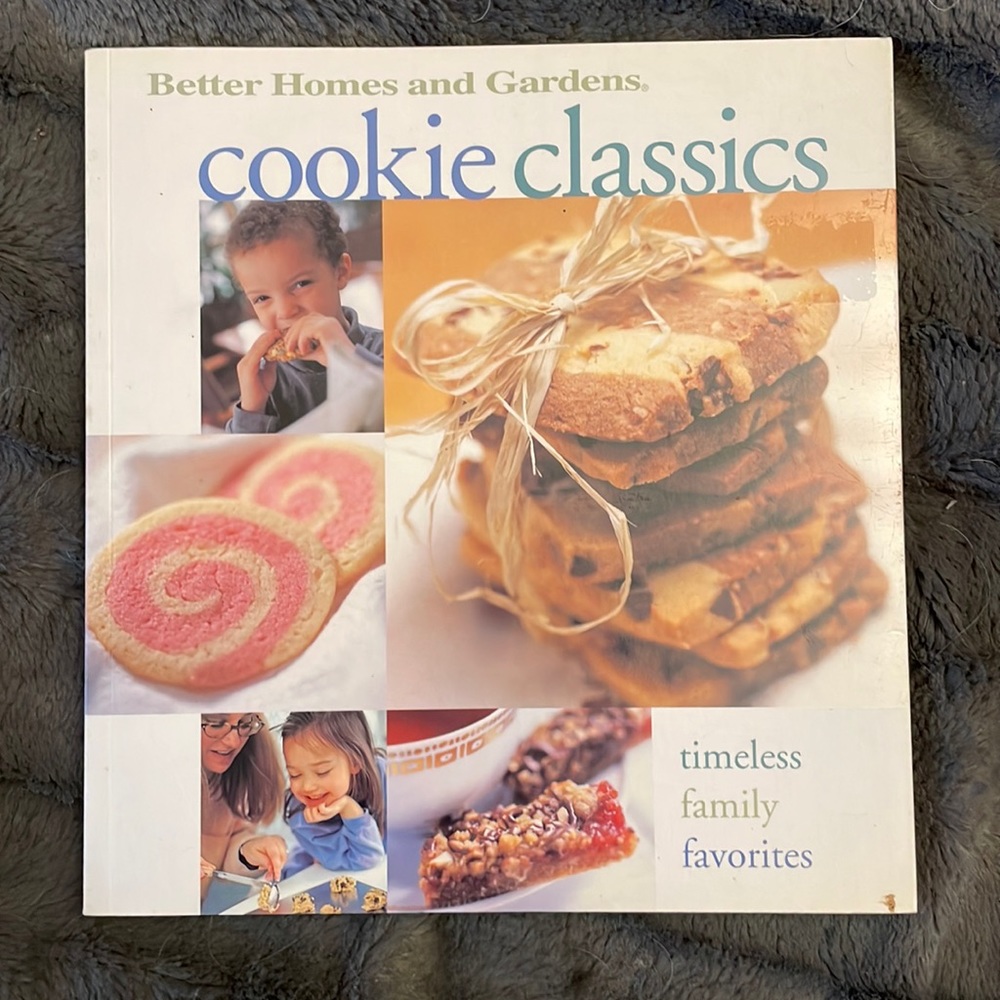 Softcover Cookbook:  Timeless family favourites Cookie Classics